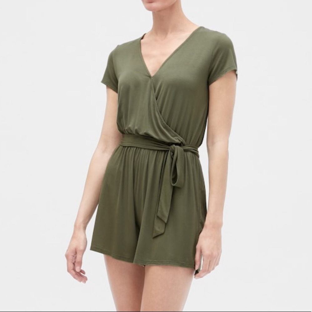 NWT - GAP V-neck green romper size XS